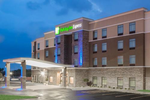 Quad Cities Hotel | Ideal Holiday Inn Express Moline with Pool & Hot Tub