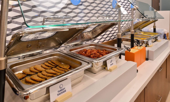 Quad Cities Hotel | Discover Holiday Inn Express Moline - Family Friendly Amenities