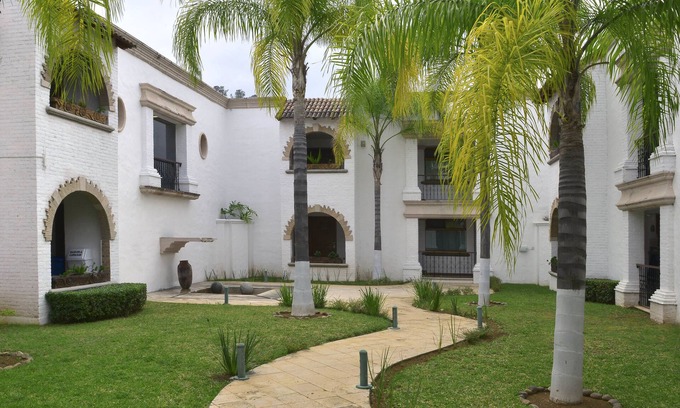 Morelia Hotel | Comfortable Holiday Inn Express - Morelia with Pool & Dining