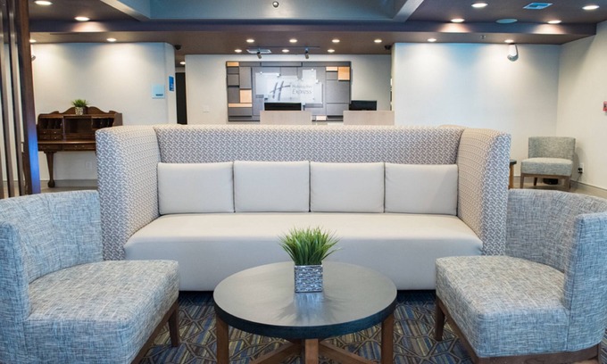 Kreole Hotel | Discover Holiday Inn Express Moss Point with Pool & Spa