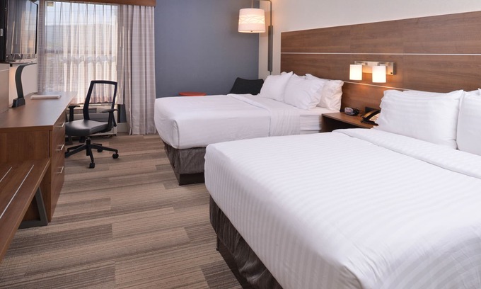 Olean Hotel | Comfortable Holiday Inn Express Olean with Pool & Breakfast