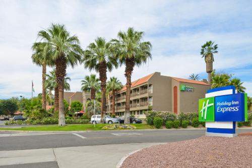 Palm Desert Resort | Pet-Friendly Holiday Inn Express Palm Desert with Ocean Views