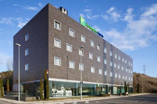 Pamplona Hotel | Top-Rated Holiday Inn Express Pamplona for Family Stays