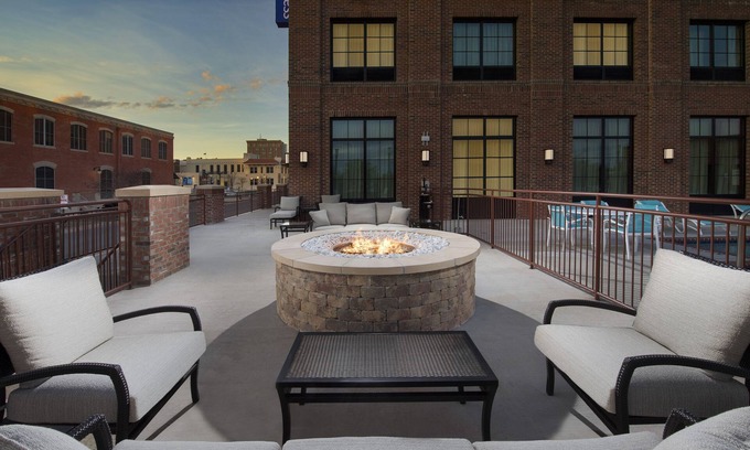 Downtown Hotel | Top-Rated Holiday Inn Express Pensacola Downtown - Enjoy Amenities!
