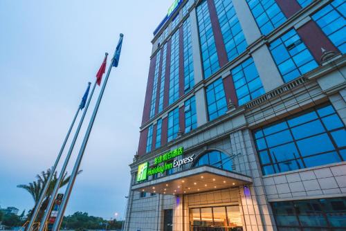 Chengdu Hotel | Comfortable Stay at Holiday Inn Express Pengzhou Downtown
