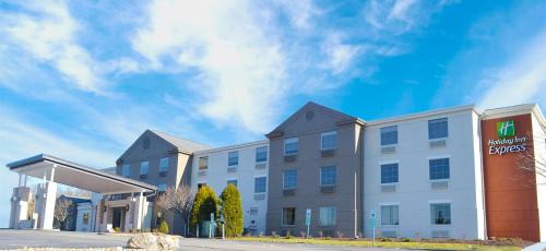 Bridgeville Hotel | Comfortable Stay at Holiday Inn Express Pittsburgh-Bridgeville