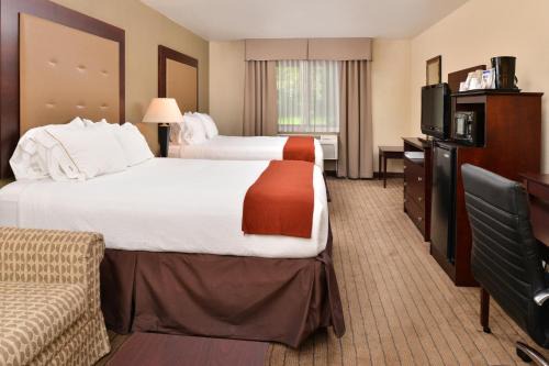 Lake Oswego Hotel | Discover Holiday Inn Express Portland South - Family Friendly Stay