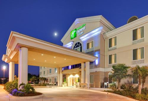 Porterville Hotel | Inviting Holiday Inn Express Porterville with Pool & Hot Tub