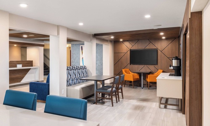 Lake Oswego Hotel | Comfortable Stay at Holiday Inn Express Portland South