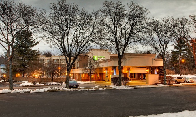 Poughkeepsie Hotel | Discover Holiday Inn Express Poughkeepsie: Eco-Friendly Retreat