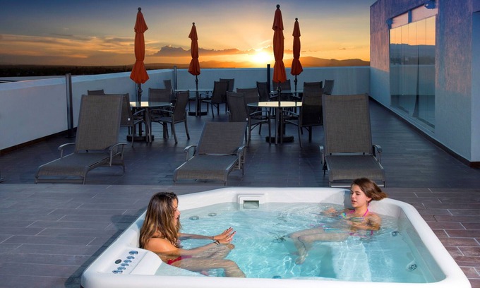 Downtown Queretaro Hotel | Top-Rated Holiday Inn Express Queretaro with Pool & Spa