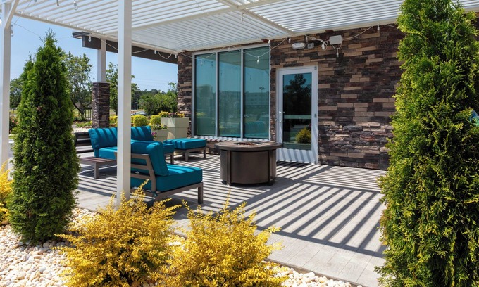 Rocky Mount Hotel | Inviting Holiday Inn Express Rocky Mount with Pool & Breakfast