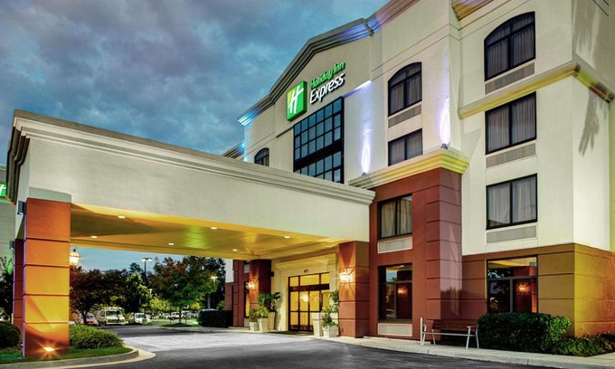 Sandston Hotel | Comfort and Convenience at Holiday Inn Express Richmond Airport