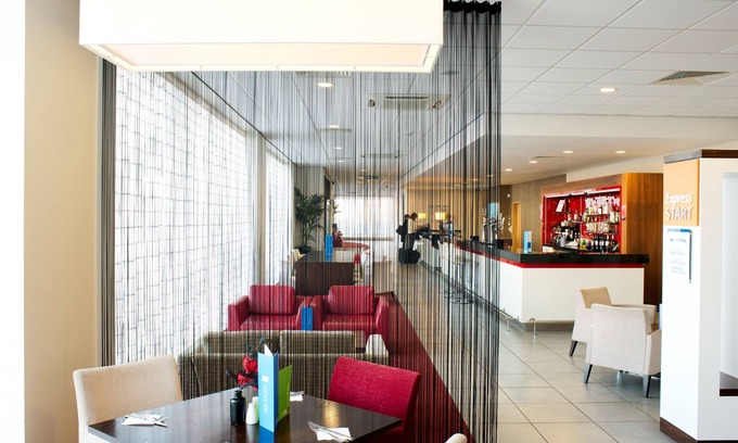 Wath upon Dearne Hotel | Inviting Holiday Inn Express Rotherham North with Breakfast