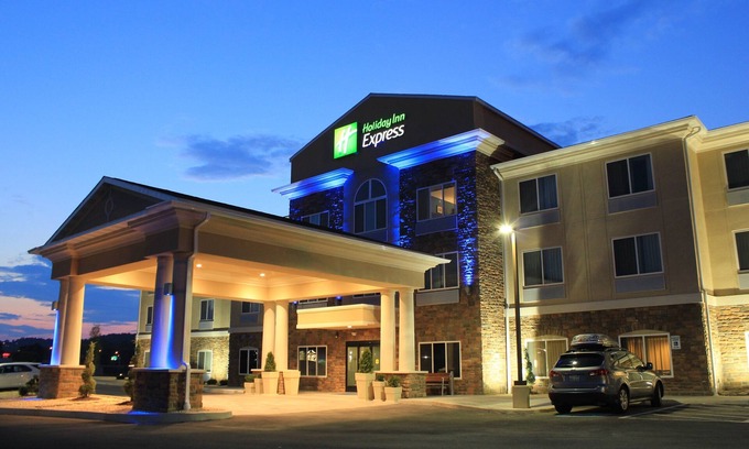 Pricedale Hotel | Relax at Holiday Inn Express & Suites Belle Vernon, IHG Hotel