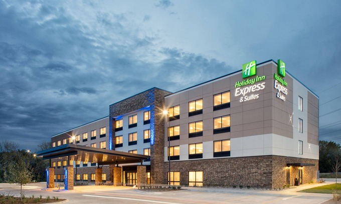 Peoria Hotel | Exceptional Stay at Holiday Inn Express & Suites East Peoria