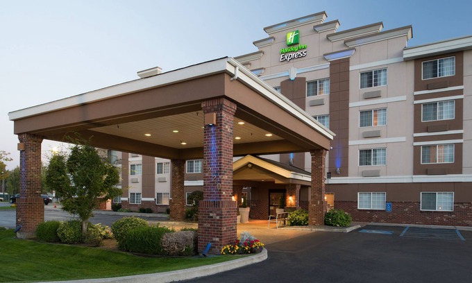Spokane Valley Hotel | Family-Friendly Holiday Inn Express Spokane-Valley with Pool
