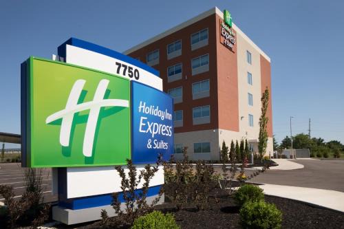 West Chester Hotel | Family-Friendly Holiday Inn Express & Suites in Cincinnati