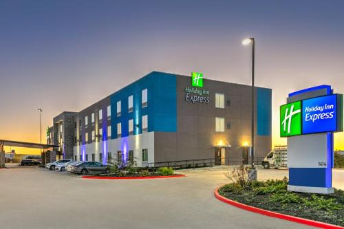 San Antonio Hotel | Holiday Inn Express - San Antonio East I-10 by IHG