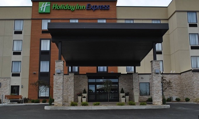 Salem Hotel | Comfortable Stay at Holiday Inn Express Salem with Pool