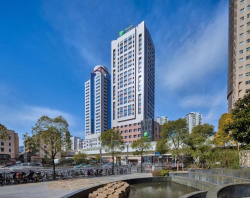 Putuo Hotel | Budget-Friendly Stay at Holiday Inn Express Shanghai Zhenping