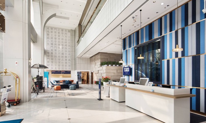 Longhua District Hotel | Comfortable Stay at Holiday Inn Express Shenzhen North Station