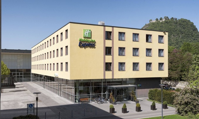 Singen Hotel | Convenient Stay at Holiday Inn Express Singen with Breakfast