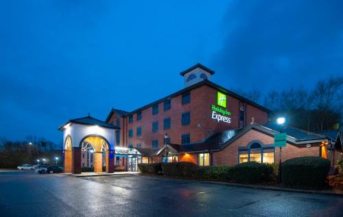 Acton Trussell Hotel | Comfortable Stay at Holiday Inn Express Stafford, IHG Hotel