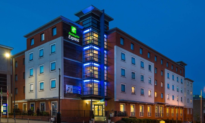 Stevenage Hotel | Discover Holiday Inn Express Stevenage with Eco-Friendly Amenities