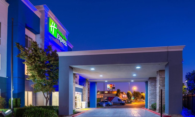 Stockton Hotel | Discover Holiday Inn Express Stockton Southeast, Rated 8.8/10