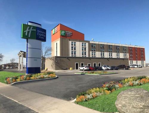 Northeast Mississauga Hotel | Explore Holiday Inn Express & Suites Toronto Airport West
