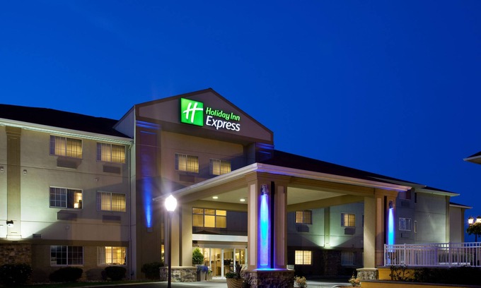 Saint Joseph Hotel | Discover Holiday Inn Express & Suites St Joseph - Guest Rated 9/10