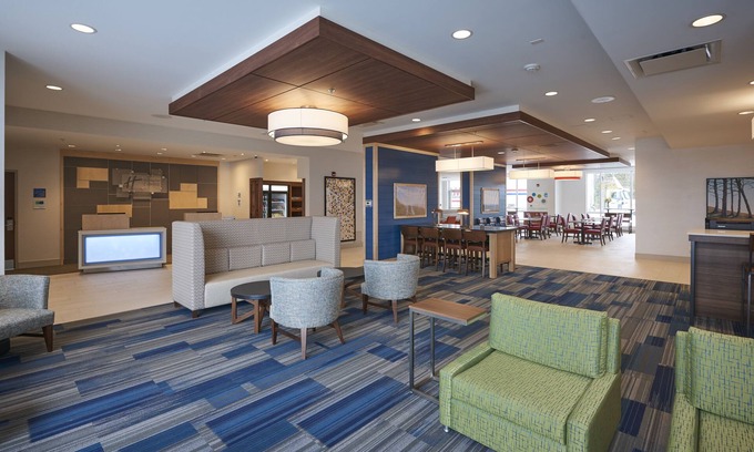 Terra Nova Hotel | Experience Comfort at Holiday Inn Express St John's Airport
