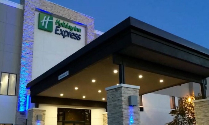 Blackwell Hotel | Comfortable Stay at Holiday Inn Express & Suites Blackwell