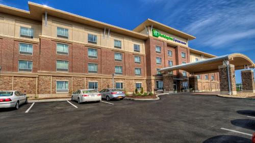 Canonsburg Hotel | Guest Rated: Holiday Inn Express & Suites Pittsburgh SW