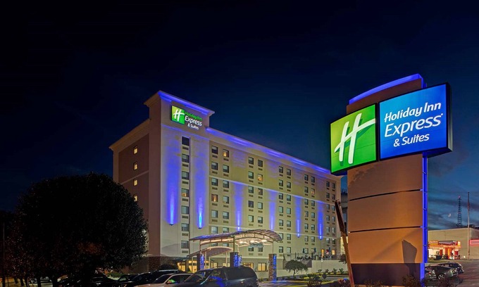 Catonsville Hotel | Family-Friendly Holiday Inn Express & Suites in Baltimore
