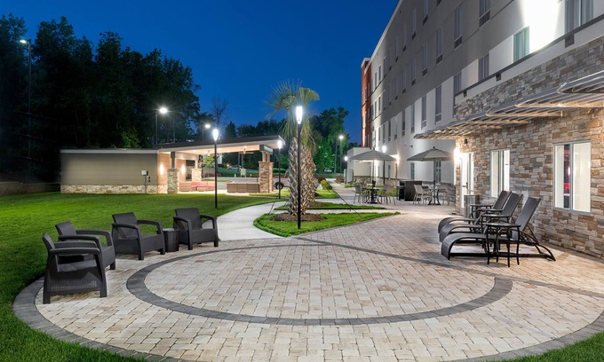 Toddville Road Hotel | Convenient Holiday Inn Express & Suites Near Charlotte Airport
