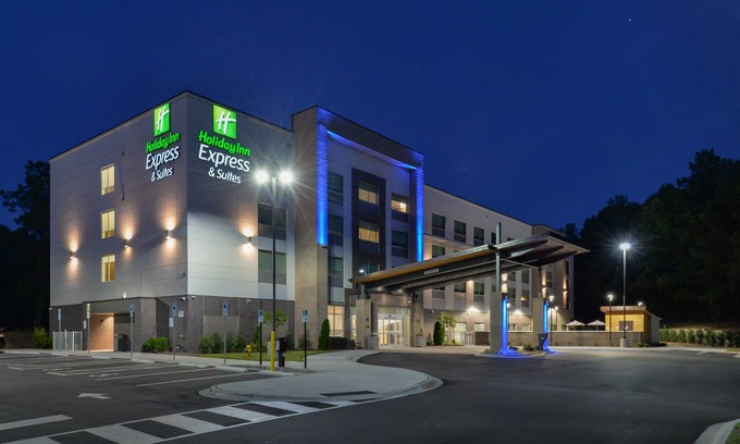 Ballantyne Hotel | Discover Holiday Inn Express & Suites Charlotte - Ballantyne