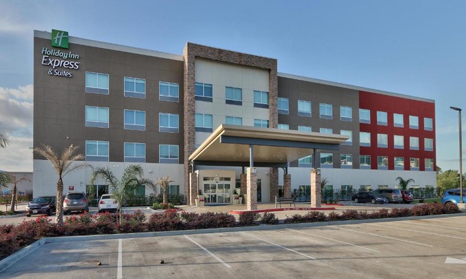 Northeast Houston Hotel | Discover Holiday Inn Express & Suites - Houston East's Best Amenities