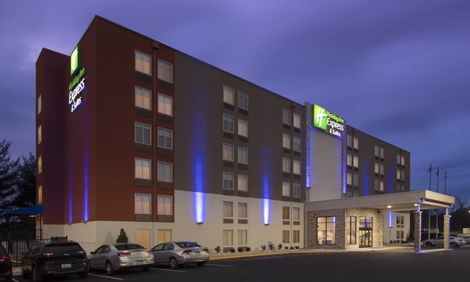 College Park Hotel | Inviting Holiday Inn Express & Suites: Family-Friendly Stay