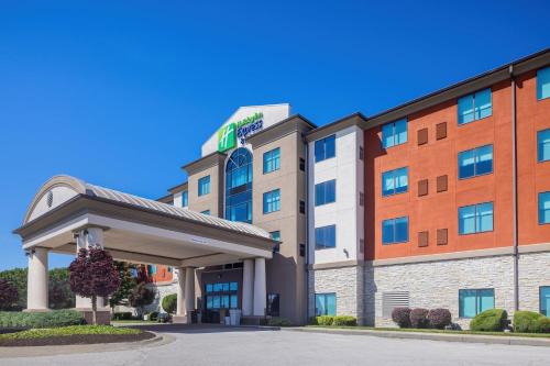 Waldron Hotel | Inviting Holiday Inn Express & Suites at Kansas City Airport