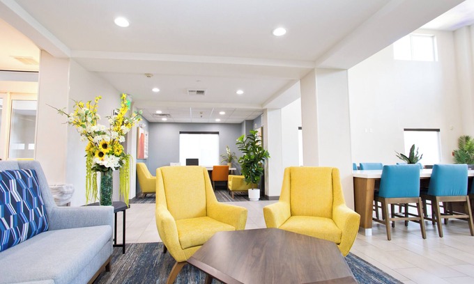 Arden-Arcade Hotel | Explore Holiday Inn Express & Suites Sacramento NE Cal Expo