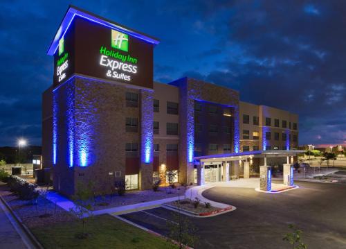 San Marcos Hotel | Inviting Holiday Inn Express & Suites - San Marcos South
