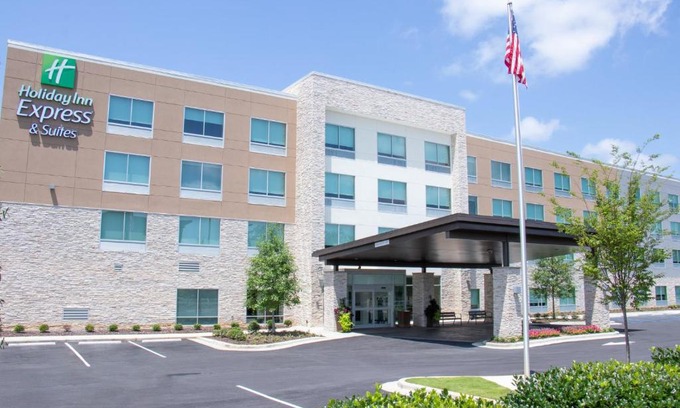 Cottondale Hotel | Inviting Holiday Inn Express & Suites - Tuscaloosa East