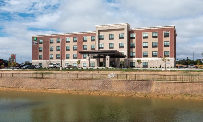 Wentzville Hotel | Discover Holiday Inn Express & Suites in Wentzville, MO