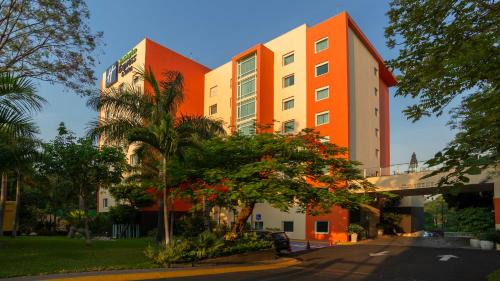 Cuernavaca Resort | Relax at Holiday Inn Express & Suites Cuernavaca - Top Rated