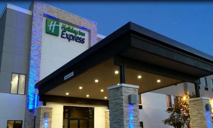 Blackwell Hotel | Family-Friendly Stay at Holiday Inn Express & Suites Blackwell