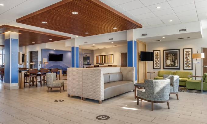 Carlisle Hotel | Top-Rated Holiday Inn Express & Suites Carlisle I-81 Getaway