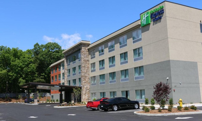 Flat Rock Hotel | Top-Rated Holiday Inn Express & Suites in Flat Rock