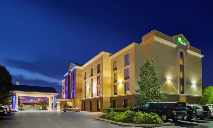 Saint Marys  Allen County Hotel | Relax at Holiday Inn Express Fort Wayne with Pool and Spa